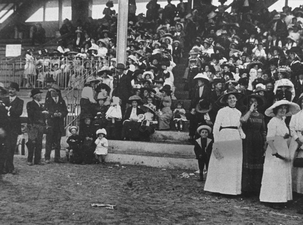 Canterbury Racecourse on race day 1900s